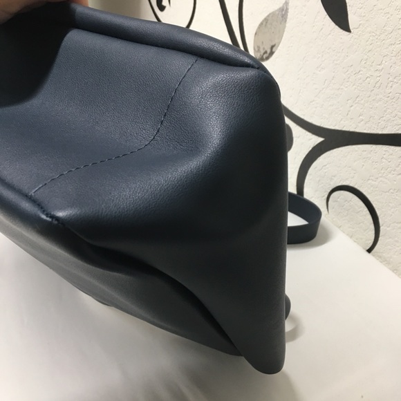 Neiman Marcus Large hobo bag blue vegan leather - Picture 7 of 16